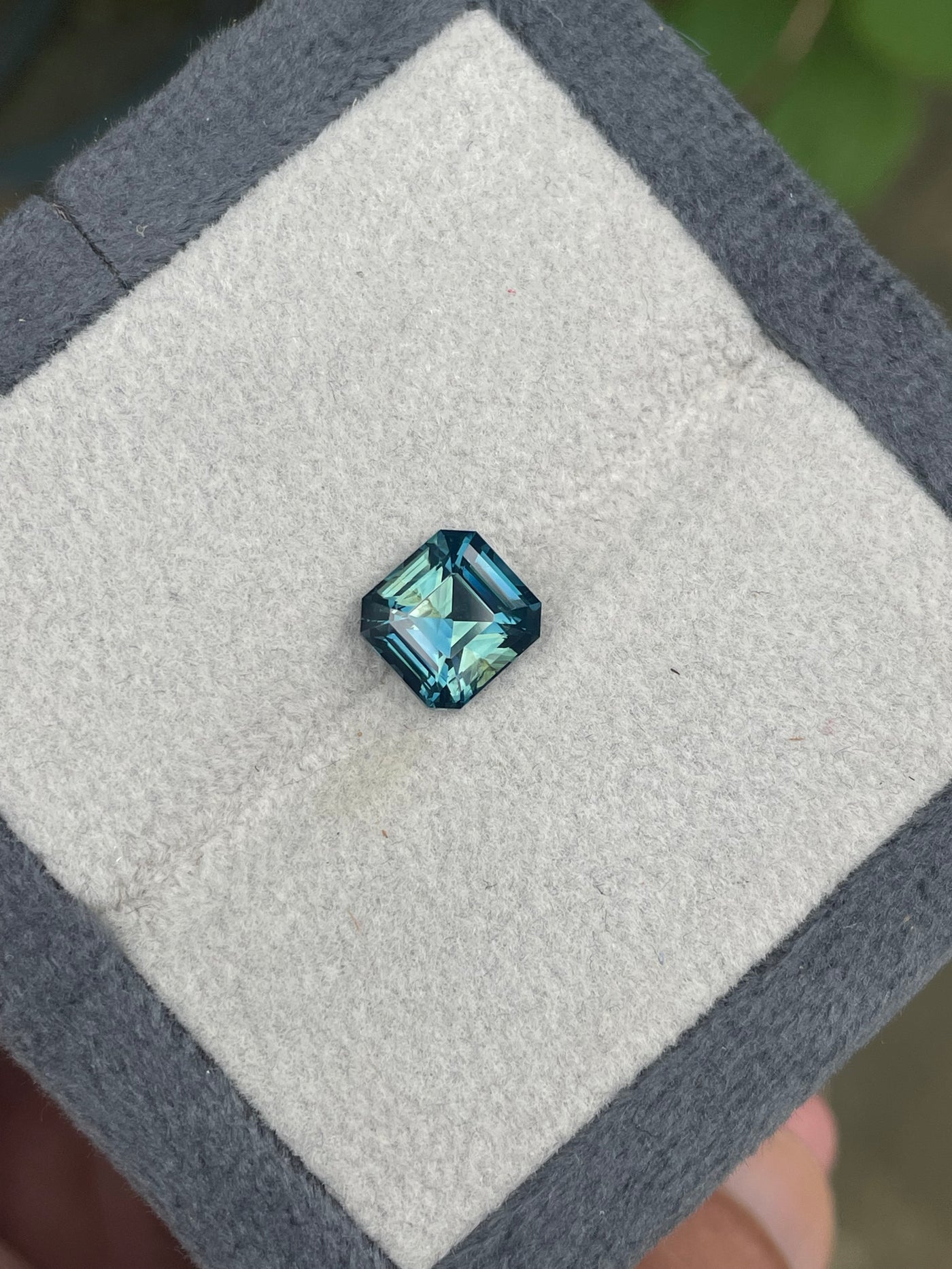 Teal Sapphire - 2.5CT - Round Brilliant    - 8.2 x7.8x5.9mm - Madagascar