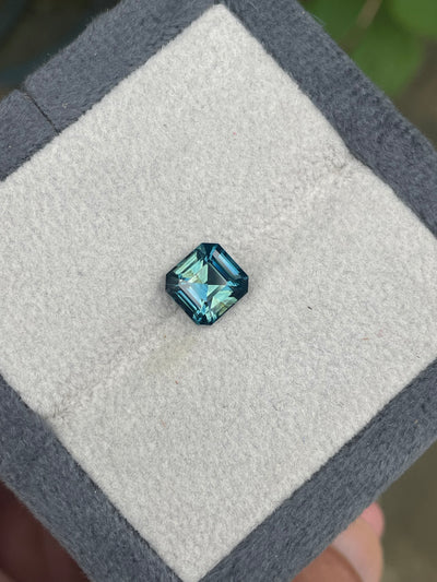 Teal Sapphire - 2.5CT - Round Brilliant    - 8.2 x7.8x5.9mm - Madagascar