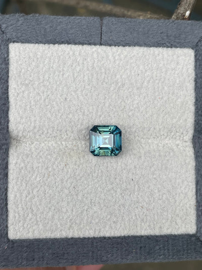 Teal Sapphire - 2.5CT - Round Brilliant    - 8.2 x7.8x5.9mm - Madagascar