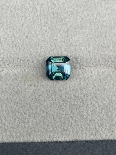 Teal Sapphire - 2.5CT - Round Brilliant    - 8.2 x7.8x5.9mm - Madagascar
