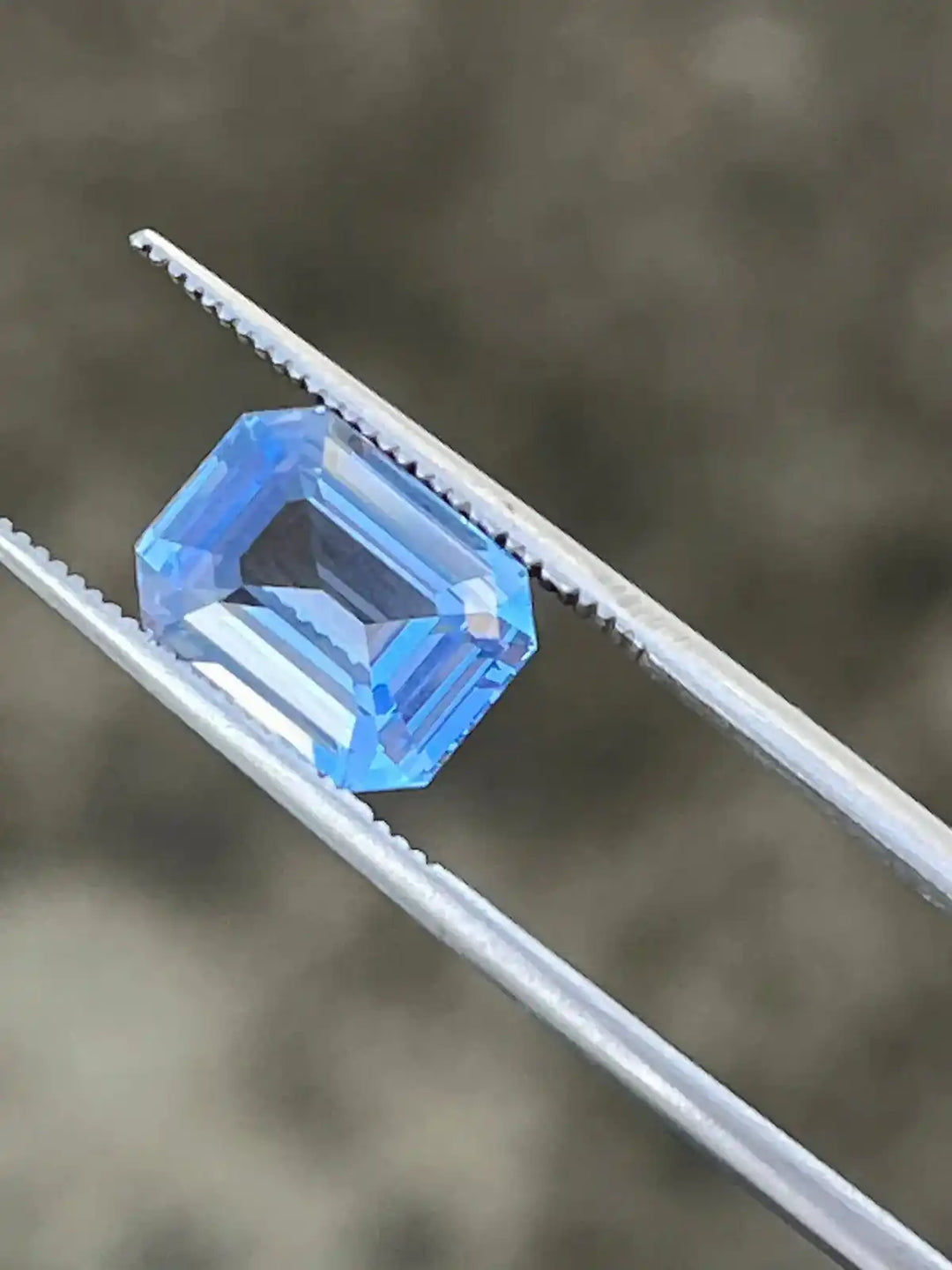 BLUE SAPPHIRE - 4 CT  