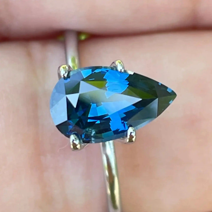 Blue Sapphire  2.02 Ct 2.02 Ct / Greenish Blue / Natural Corundum Sapphire GEMSTONES