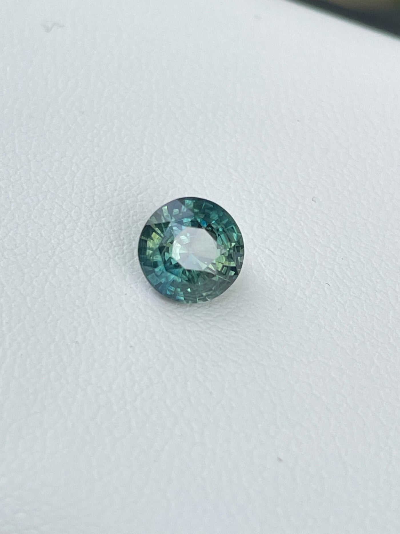 Green Sapphire  1.65 CT