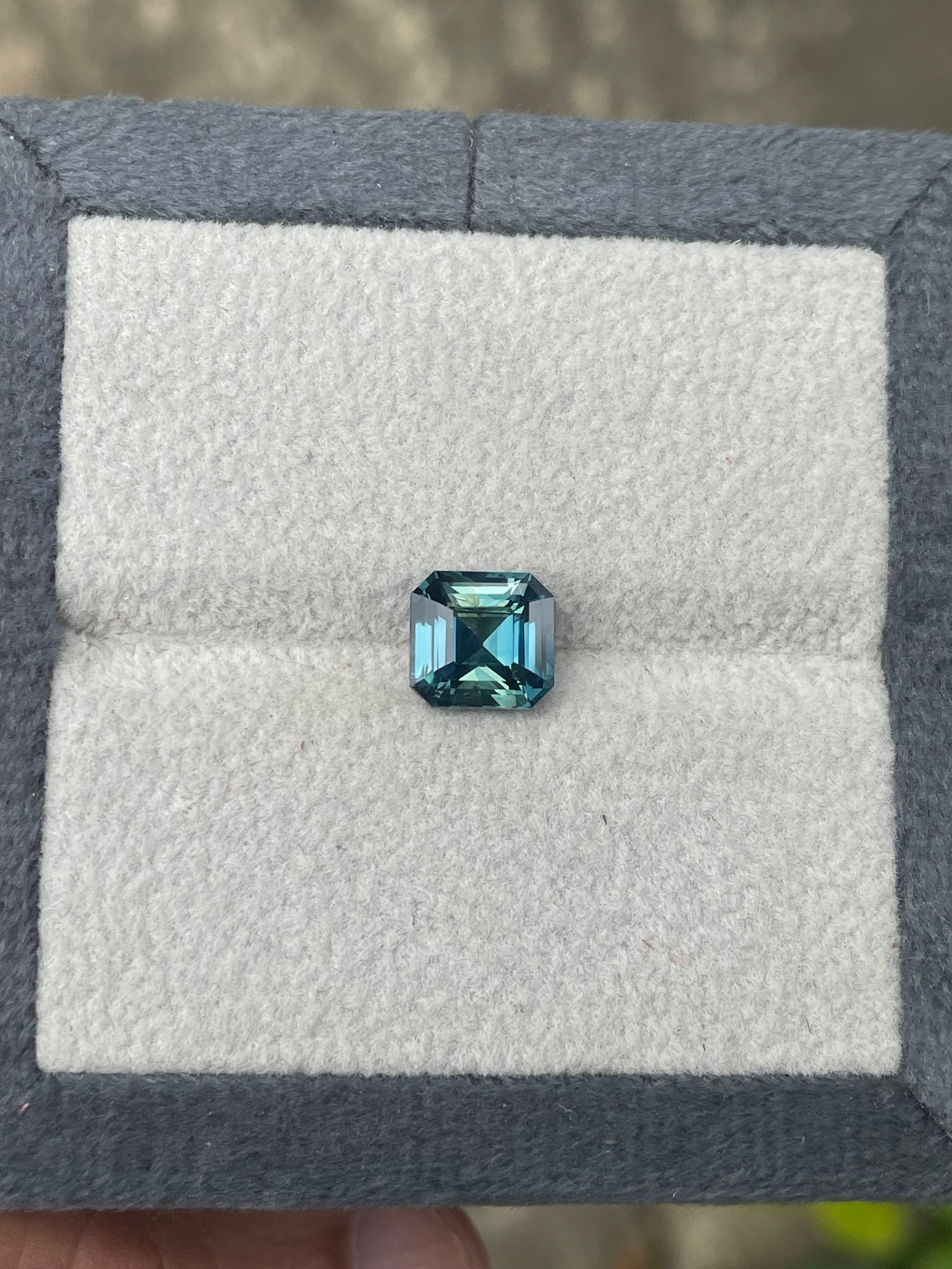 Teal Sapphire - 2.5CT - Round Brilliant    - 8.2 x7.8x5.9mm - Madagascar