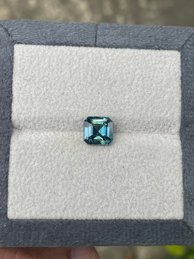 Teal Sapphire - 2.5CT - Round Brilliant    - 8.2 x7.8x5.9mm - Madagascar