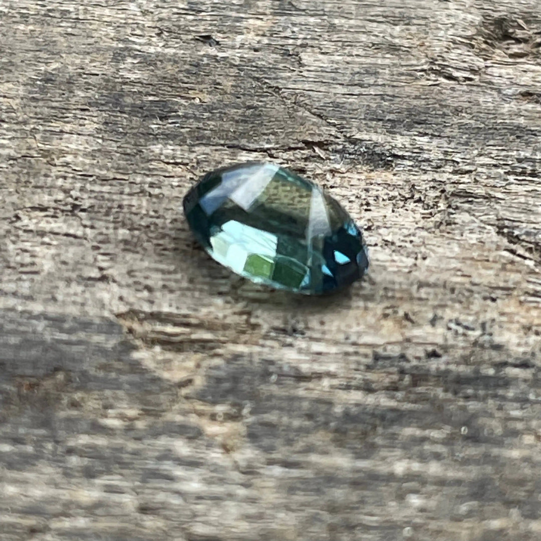 Green Sapphire 0.98 Ct  GEMSTONES