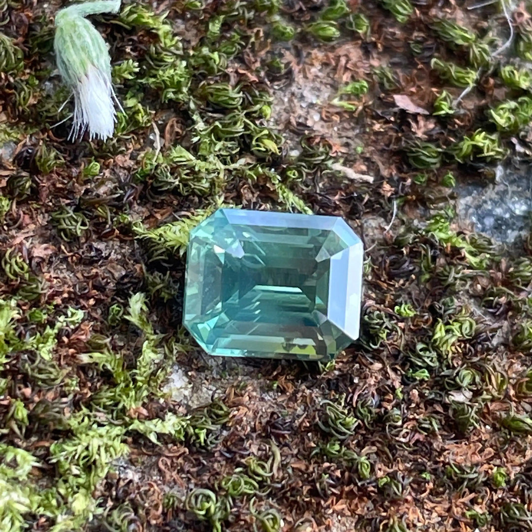 Green Sapphire  1.55 Ct  GEMSTONES