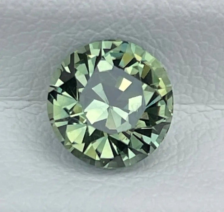 Green Sapphire  1.9 Ct 1.90 Ct / Green / Natural Corundum Sapphire 
