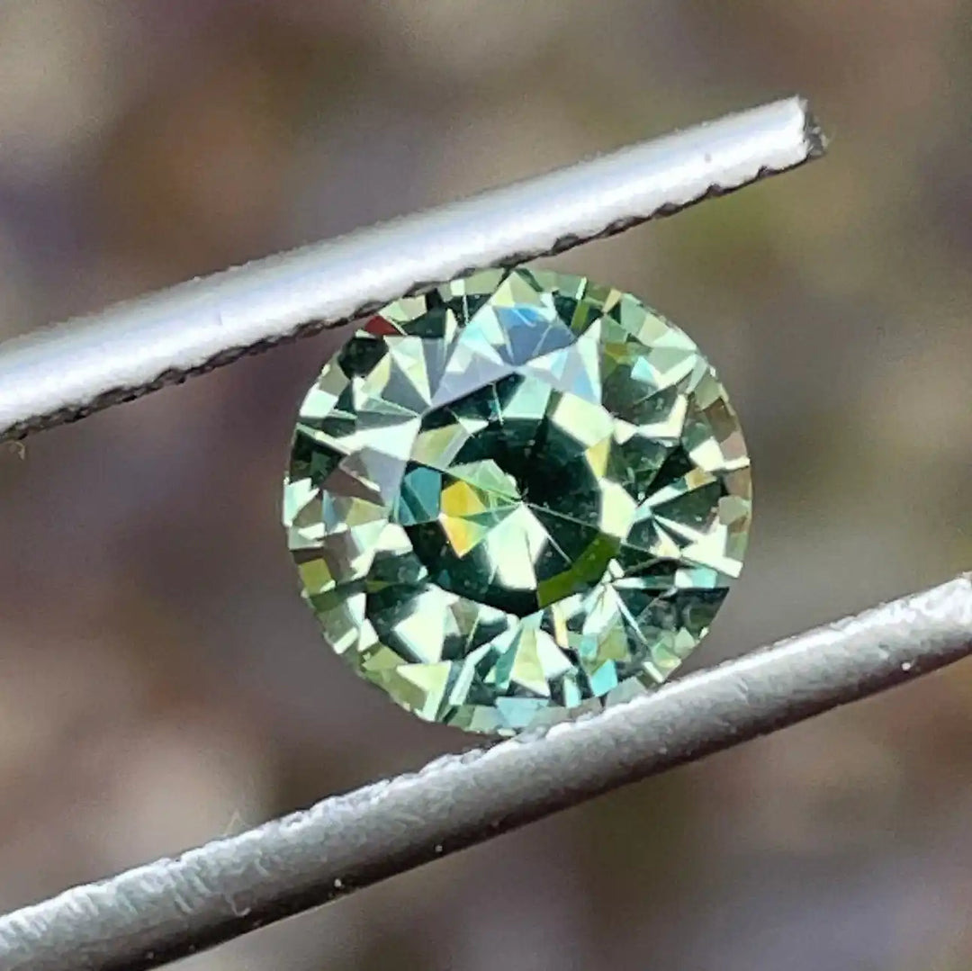 Green Sapphire  1.9 Ct  