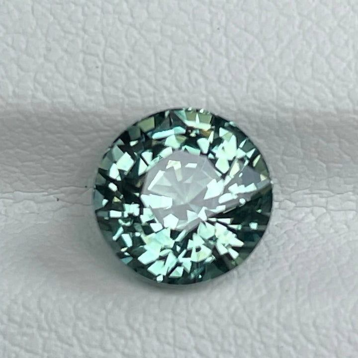 Green Sapphire 2.50 Ct 2.5 Ct / Green / Natural  Corundum Sapphire GEMSTONES