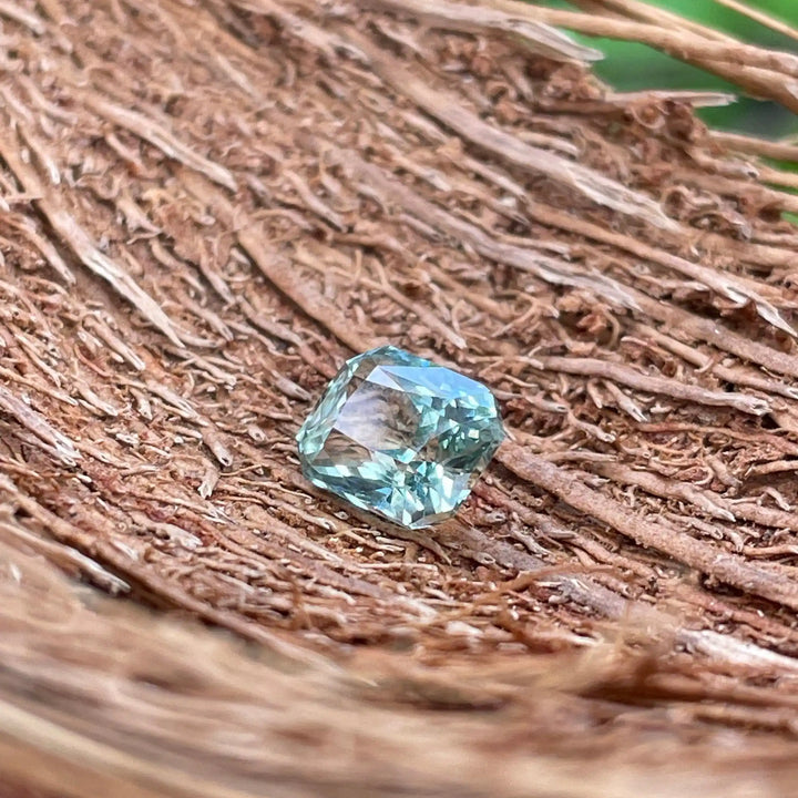 Green Sapphire  2.59 Ct  GEMSTONES