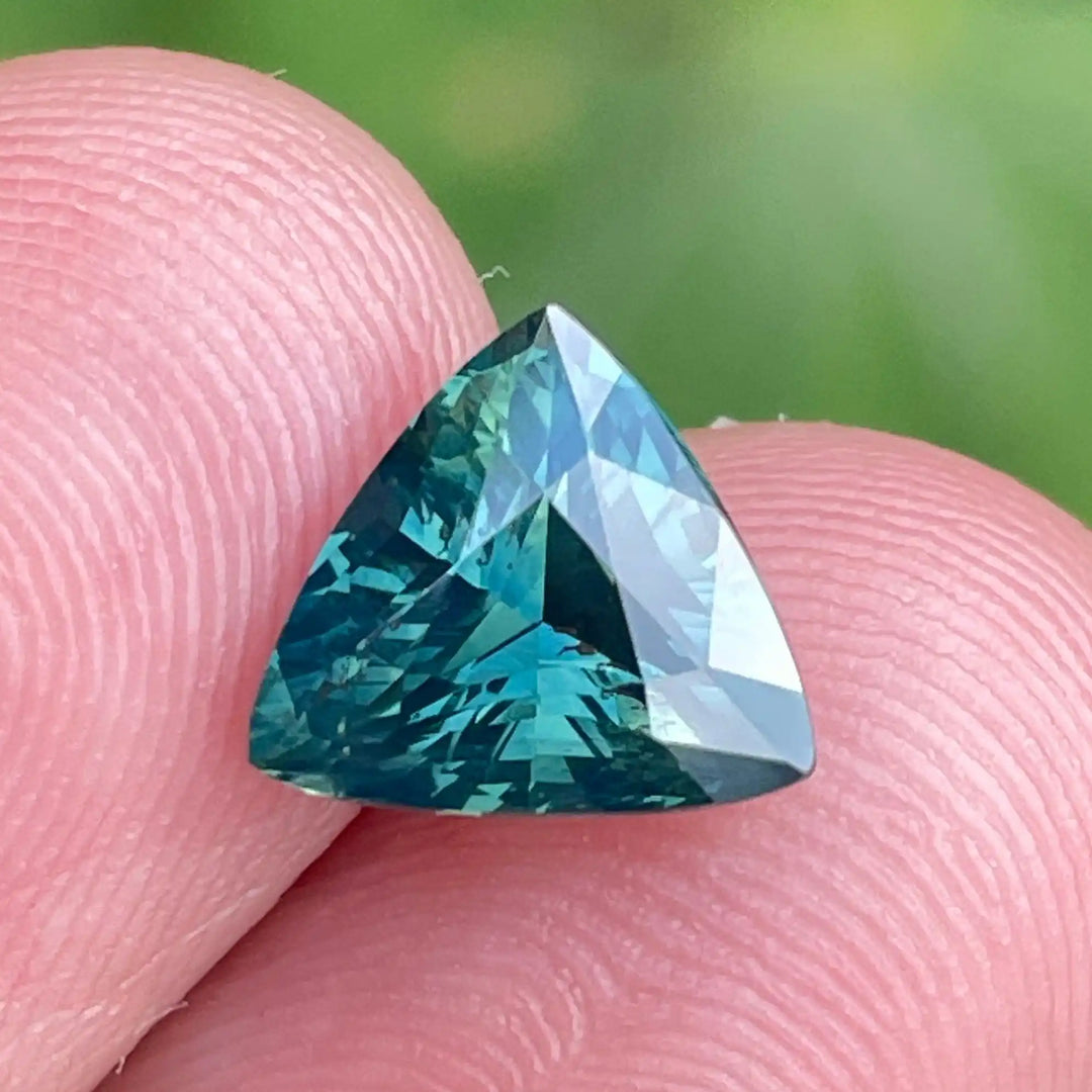 Green Sapphire 2.5 Ct  GEMSTONES