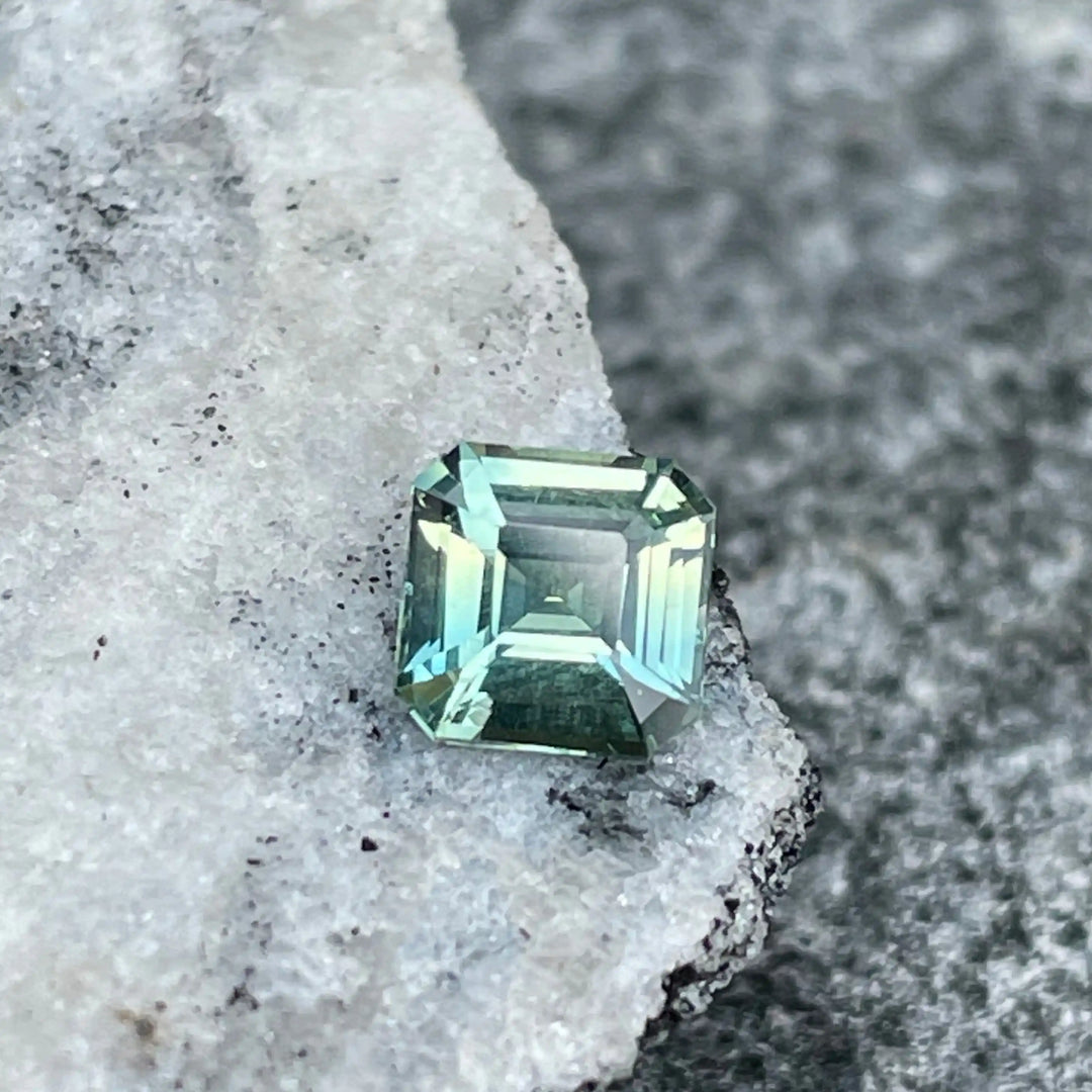 Green Sapphire l 1.25 Ct 1.23 CT / GREEN / Natural Corundum Sapphire GEMSTONES