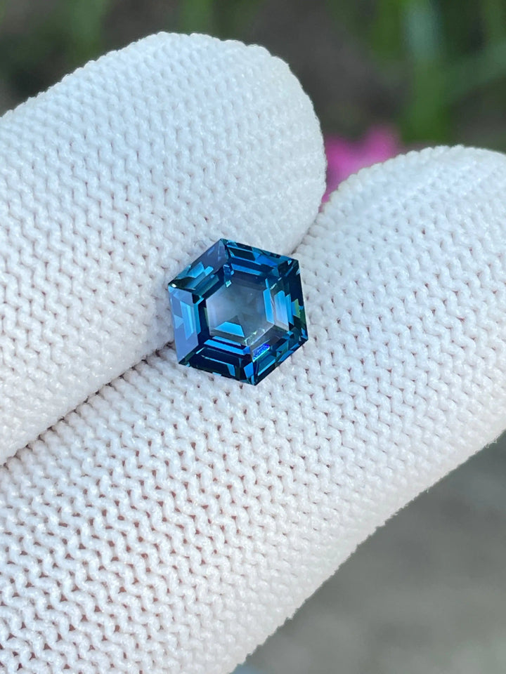 Greenish Blue Sapphire | 3.09CT  GEMSTONES