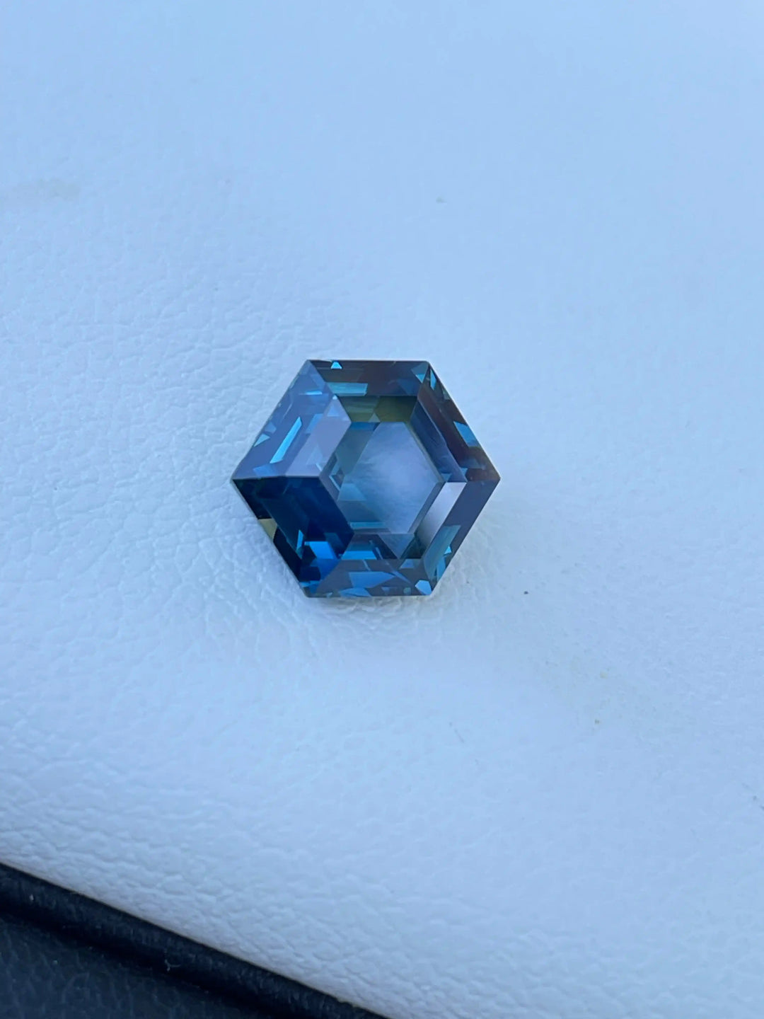 Greenish Blue Sapphire | 3.09CT  GEMSTONES