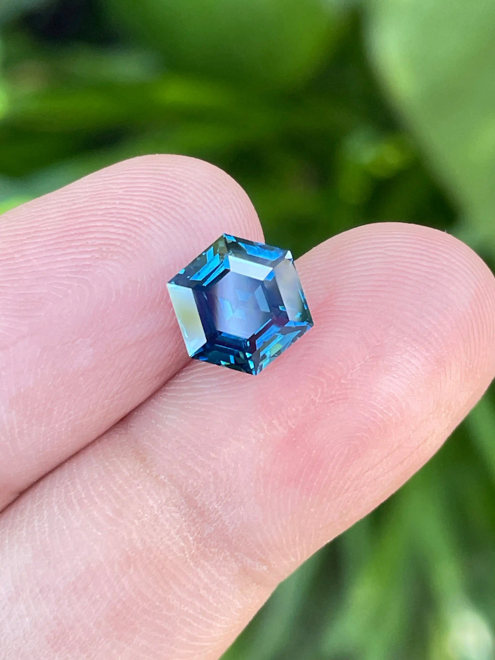 Greenish Blue Sapphire | 3.09CT  GEMSTONES