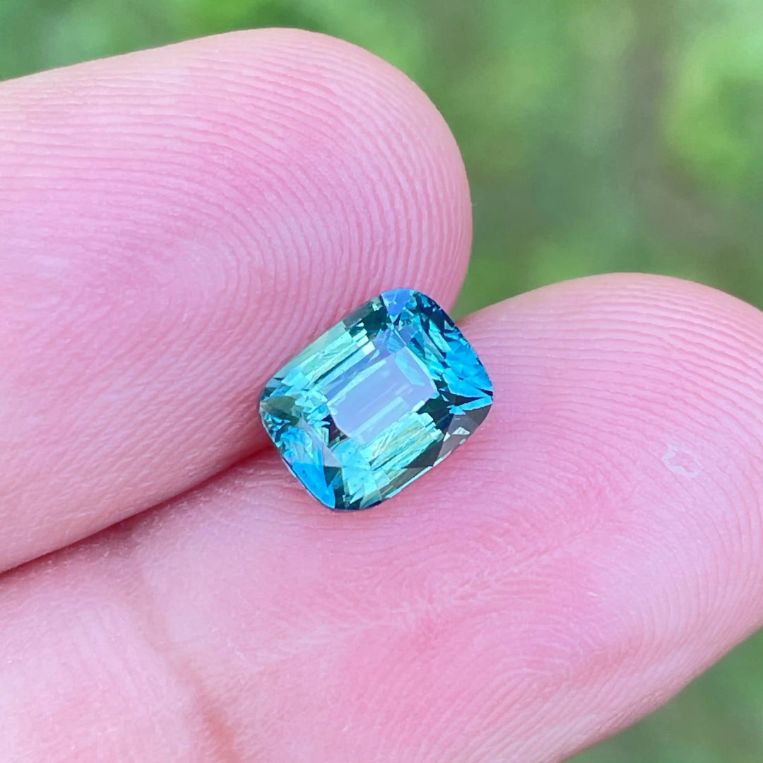Natural Fine Teal Sapphire l 2.02 CT 2.02 CT / Green l Blue / Natural Corundum Sapphire GEMSTONES