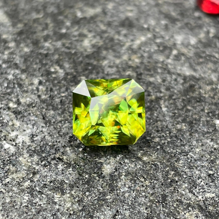 Natural Green Sphene l 4.2ct l No heat l Fine Natural Sphen For Bespoke Jewelries l Fair Deal 4.2 CT / Green / Natural GEMSTONES