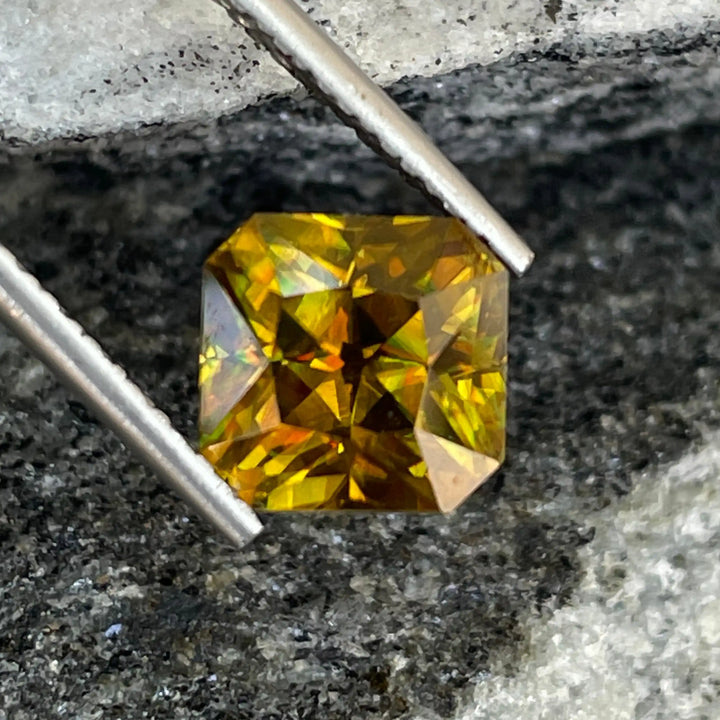 Natural Sphene - 2.92 CT 2.92 CT / Golder Yellow / Natural Sphene GEMSTONES
