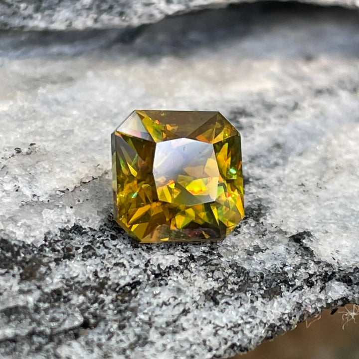 Natural Sphene - 2.92 CT  GEMSTONES