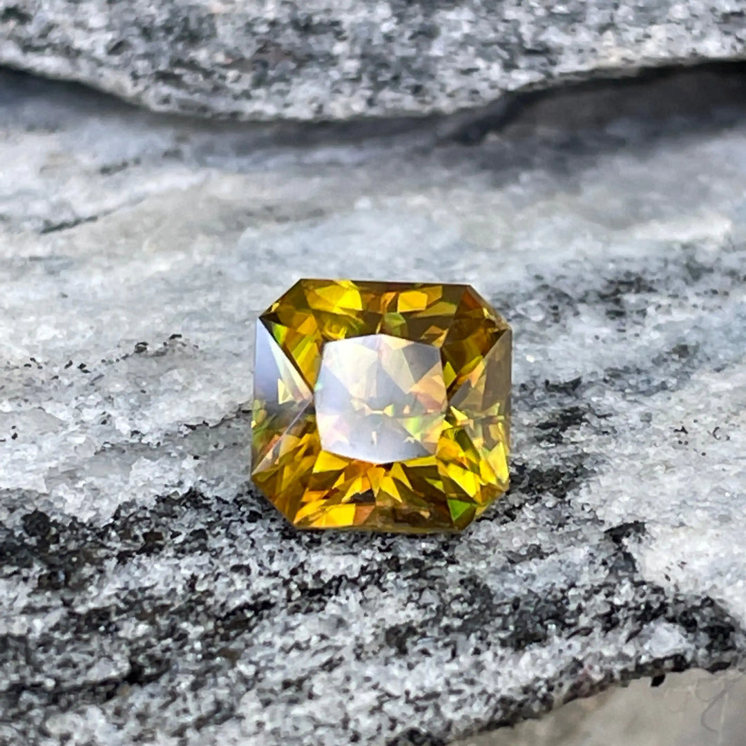 Natural Sphene - 2.92 CT  GEMSTONES