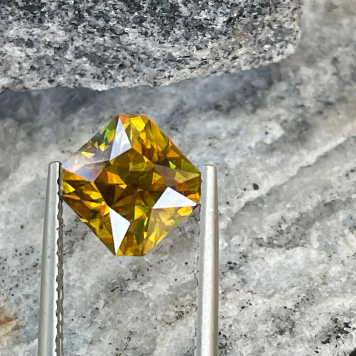 Natural Sphene - 2.92 CT  GEMSTONES