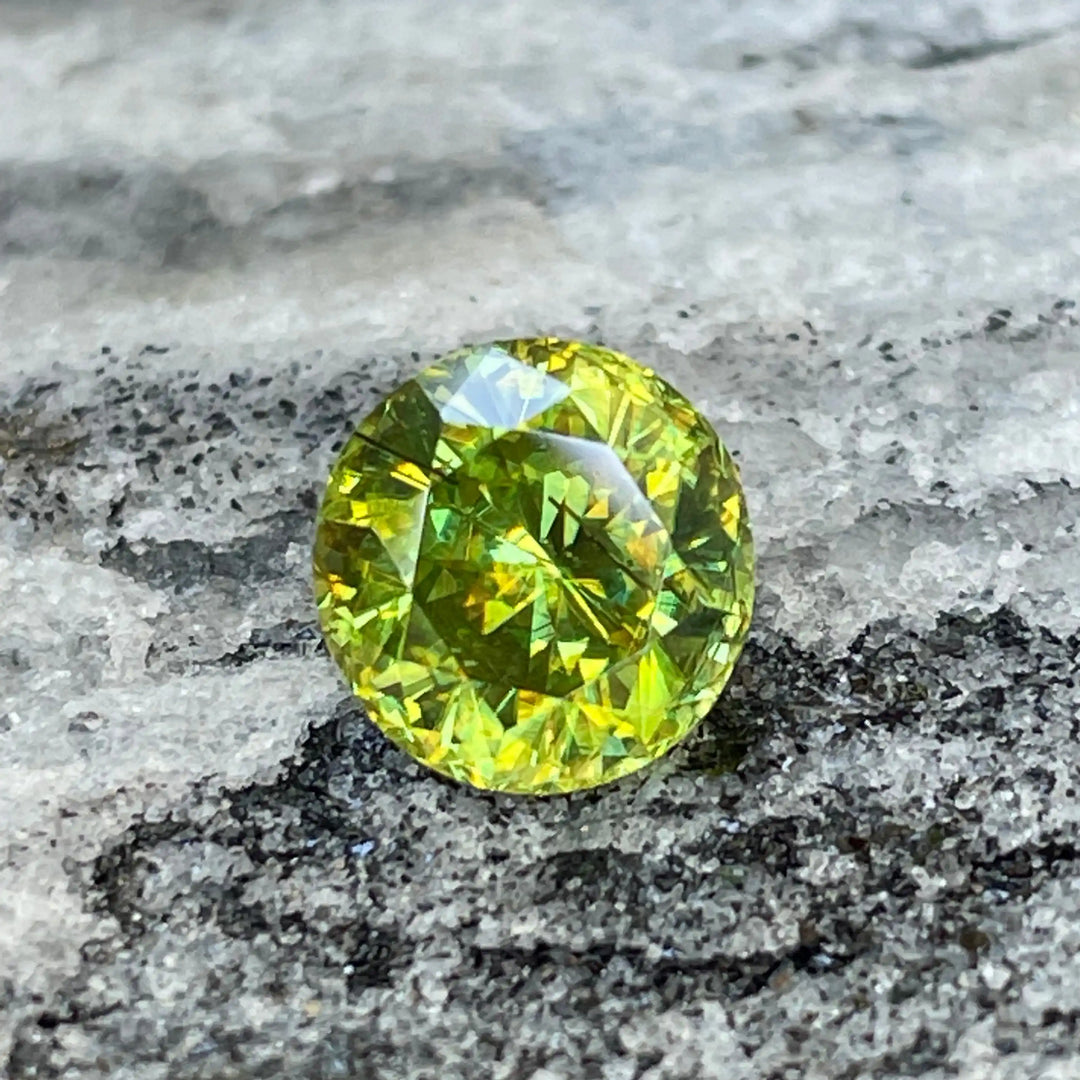 Natural Sphene l 2.1 CT 2.1 CT / Green / Natural Sphene GEMSTONES