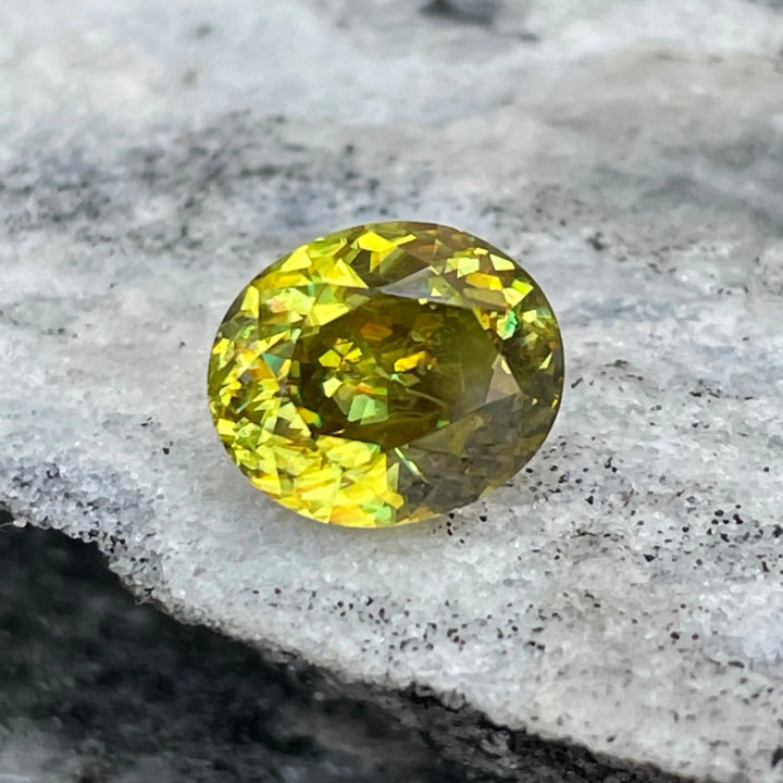 Natural Sphene l 2.67 CT 2.67 / Yellow / NATURAL SPHENE GEMSTONES