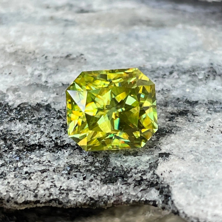 Natural Sphene l 2.85 CT 2.57 CT / Green / Natural Sphene GEMSTONES