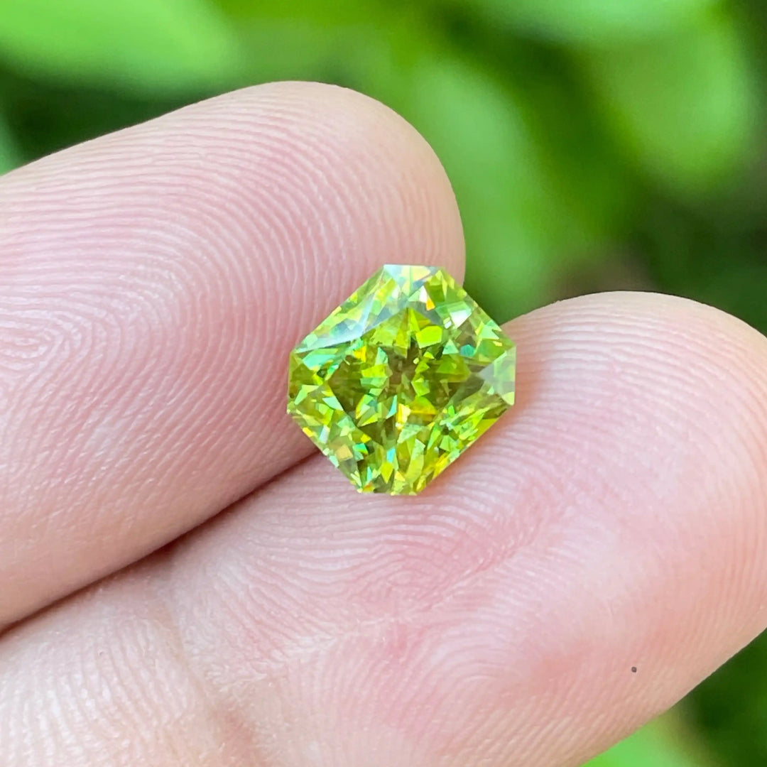 Natural Sphene l 2.85 CT  GEMSTONES
