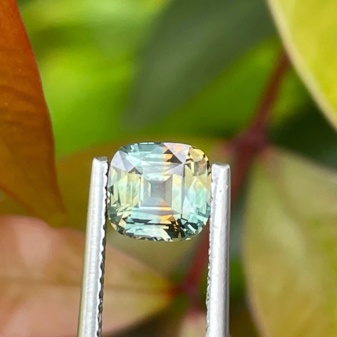 PARTI SAPPHIRE 1.25 CT 1.25 Carat / Orange l Green / Natural Corundum Sapphire GEMSTONES