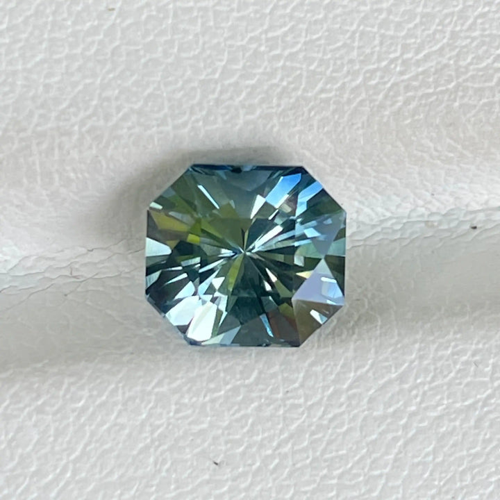 PARTI SAPPHIRE 2.5 CT 2.5 Ct / Blue l White / Natural Corundum Sapphire GEMSTONES