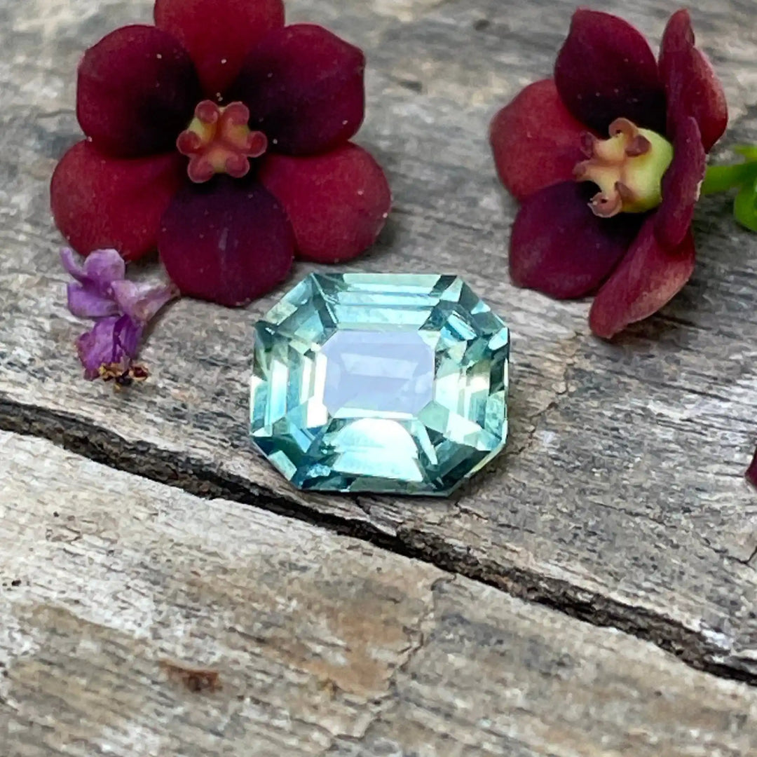 Parti Sapphire 0.90 Ct 0.90 / Yelow l Green / Natural Corundum Sapphire 