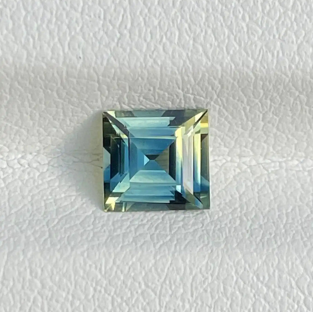 Parti Sapphire  1.10 Ct 1.10 Ct / Yellow l Blue l Green GEMSTONES