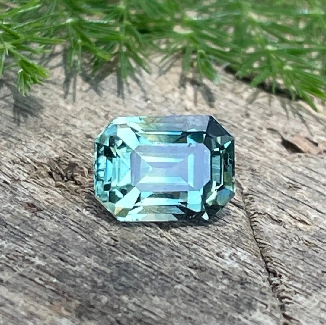 Parti Sapphire  1.15 Ct 1.15 Ct / Blue l Green l Yellow / Natural Corundum Sapphire GEMSTONES