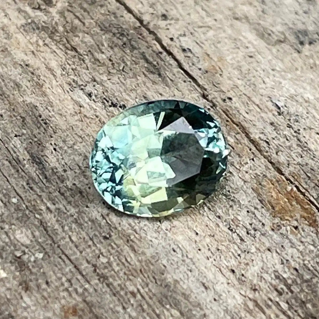 Parti Sapphire 1.20 Ct 1.20 Ct / Yellow l Green / Natural Corundum Sapphire GEMSTONES