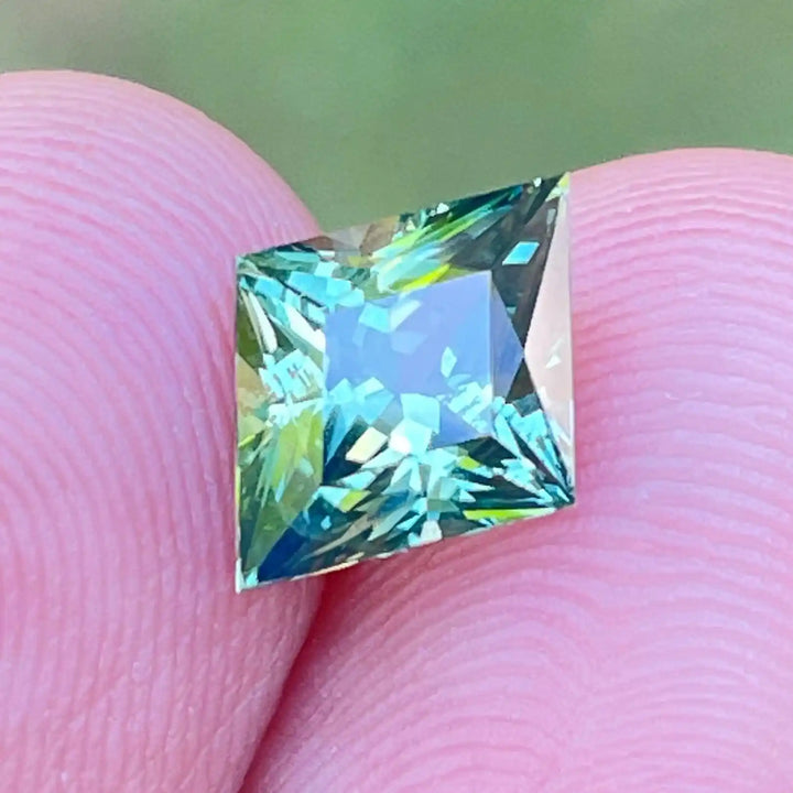 Parti Sapphire 2.08 Ct 2.08 Ct / Blue l Green l Yellow / Natural Corundum Sapphire GEMSTONES