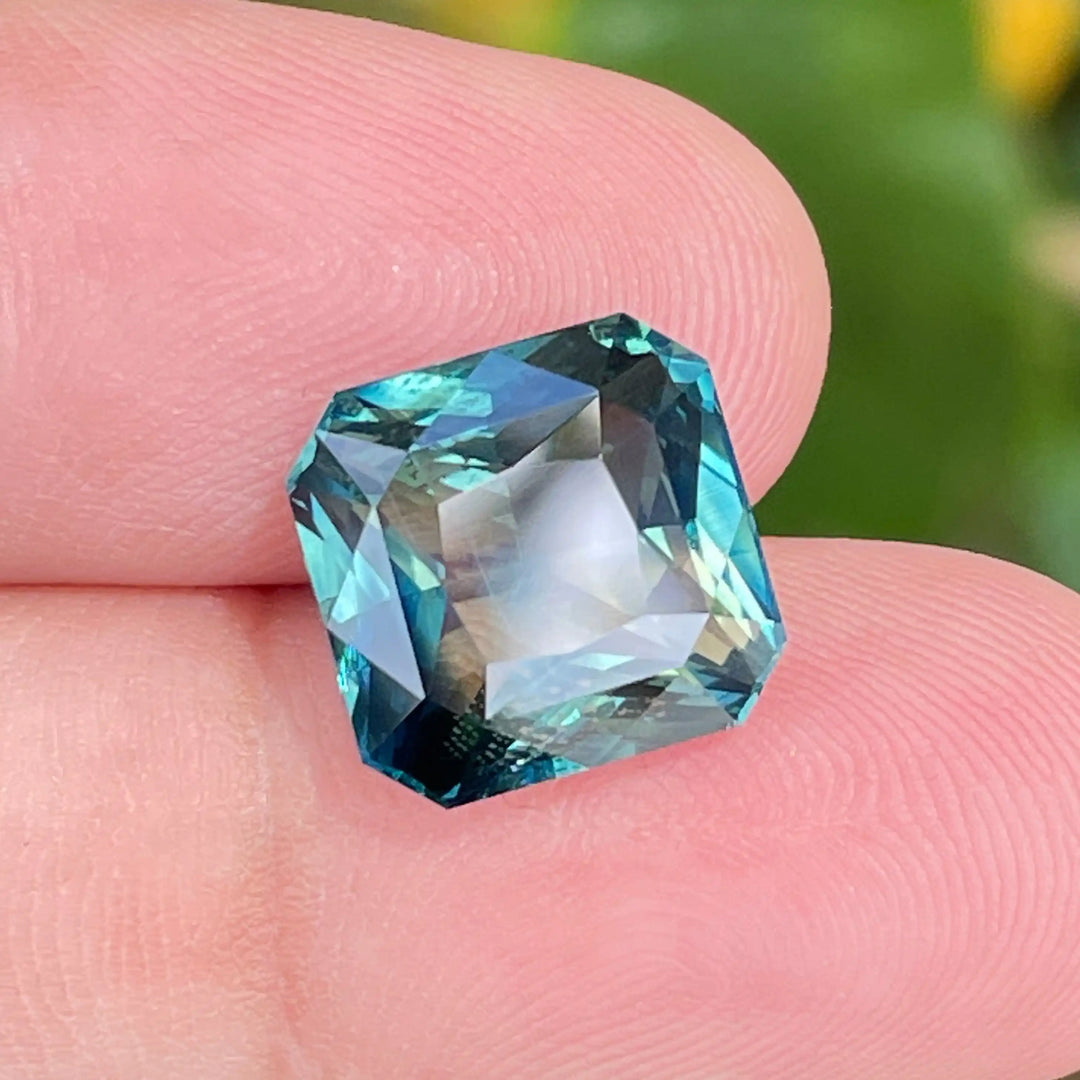Parti Sapphire 9.05 CT 9.05 Ct / Blue l Yellow l Green GEMSTONES