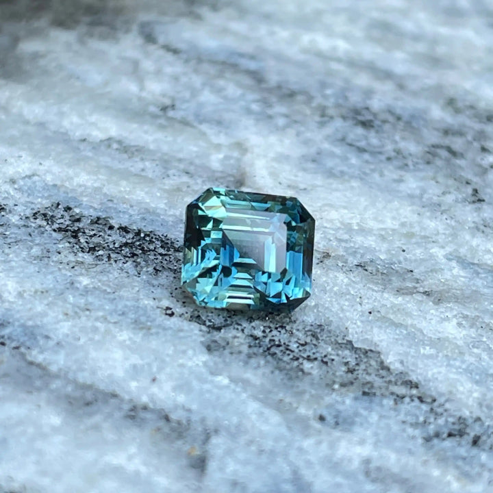 Parti Sapphire l 1.77 CT  GEMSTONES