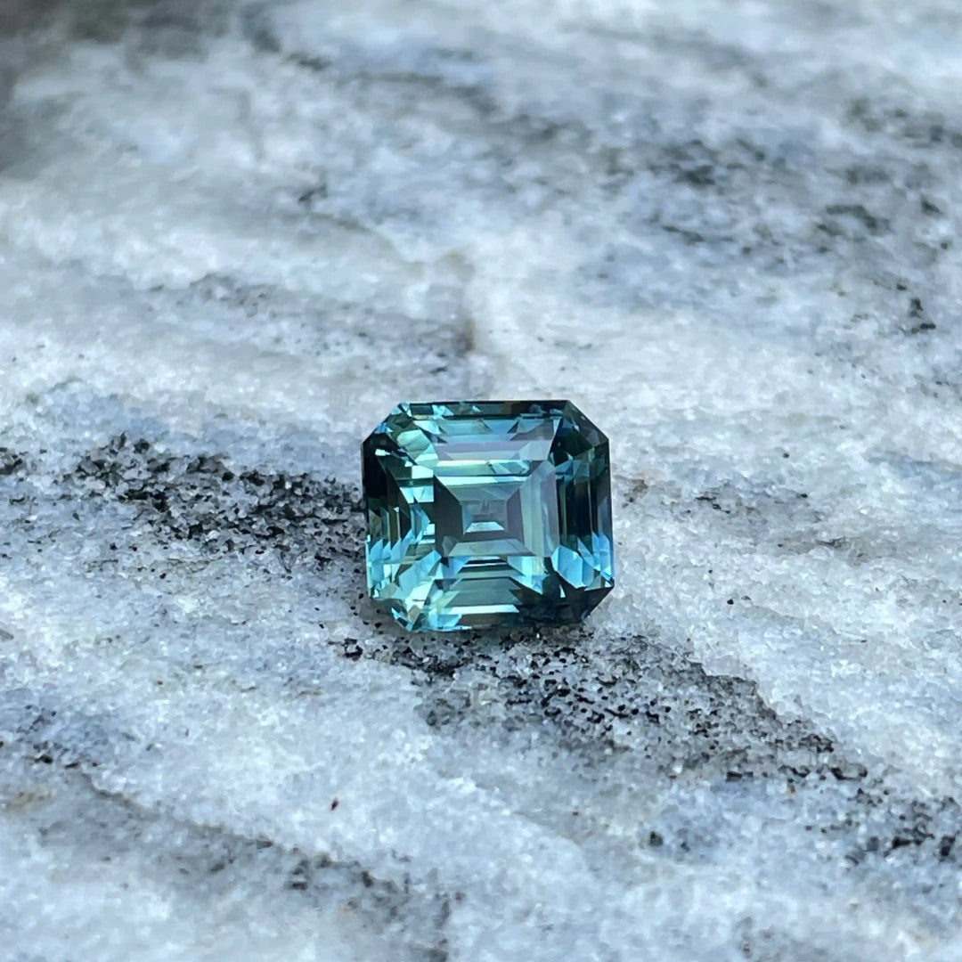 Parti Sapphire l 1.77 CT  GEMSTONES