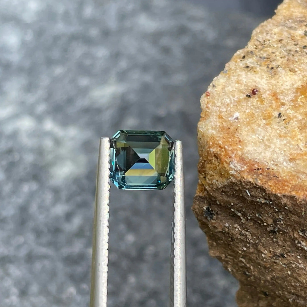 Parti Sapphire l 1.77 CT  GEMSTONES