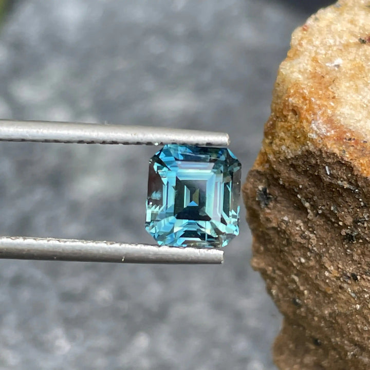 Parti Sapphire l 1.77 CT  GEMSTONES