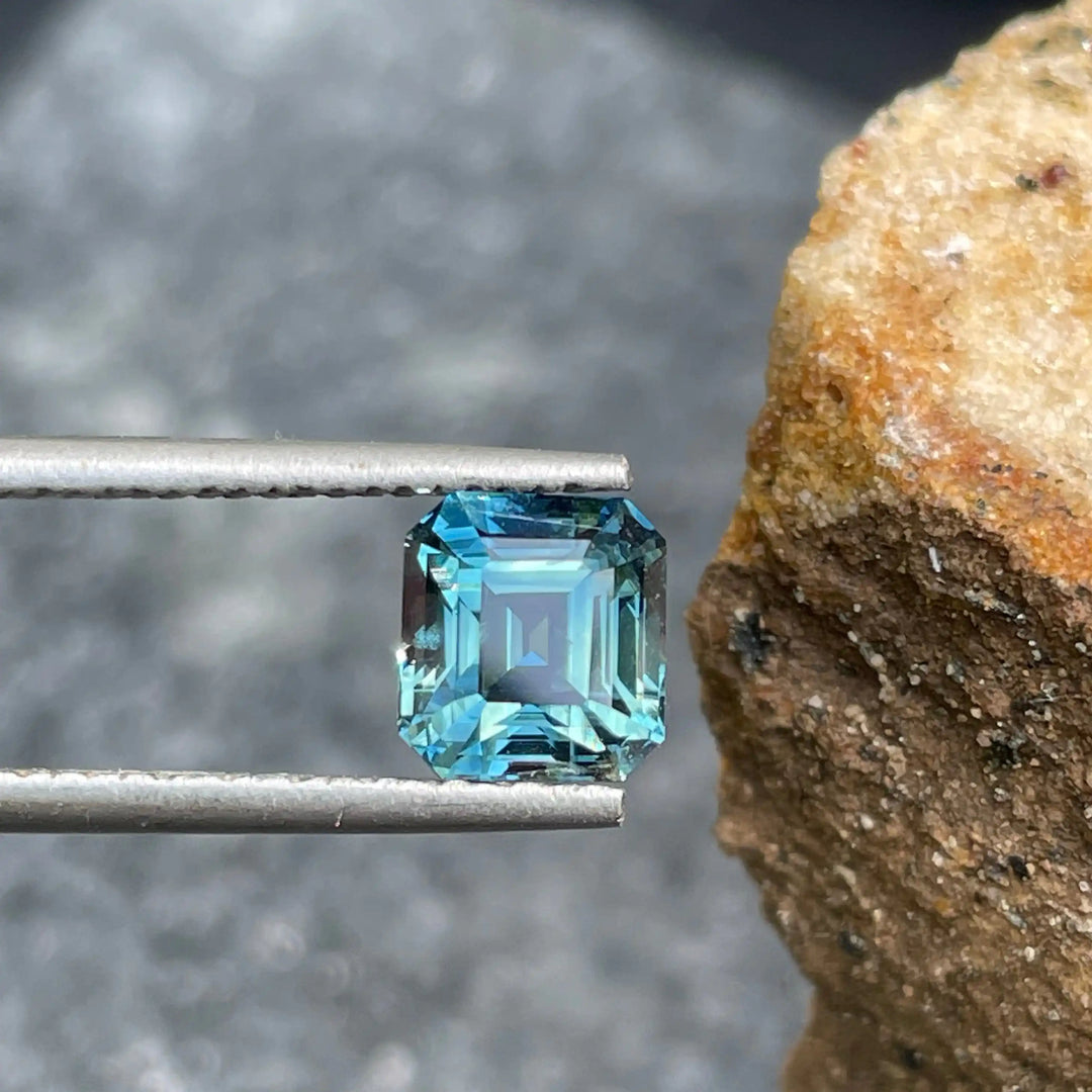 Parti Sapphire l 1.77 CT  GEMSTONES