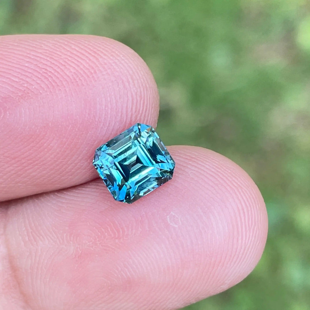 Parti Sapphire l 1.77 CT  GEMSTONES