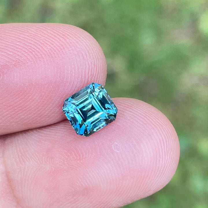 Parti Sapphire l 1.77 CT  GEMSTONES