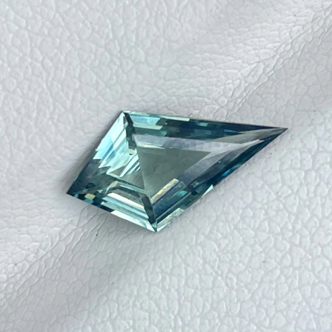 TEAL SAPPHIRE 1.53 CT 1.53 Ct / Green l Blue / Natural Corundum Sapphire GEMSTONES