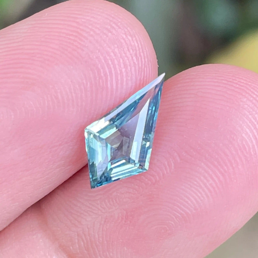 TEAL SAPPHIRE 1.53 CT  GEMSTONES