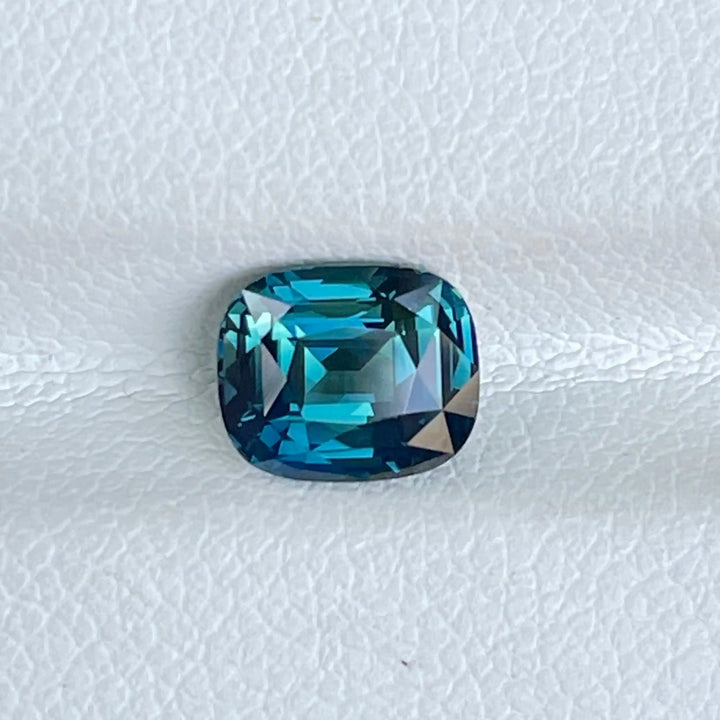 TEAL SAPPHIRE 1.65 Ct 1.65 Ct / Blue l Green / Natural Corundum Sapphire GEMSTONES