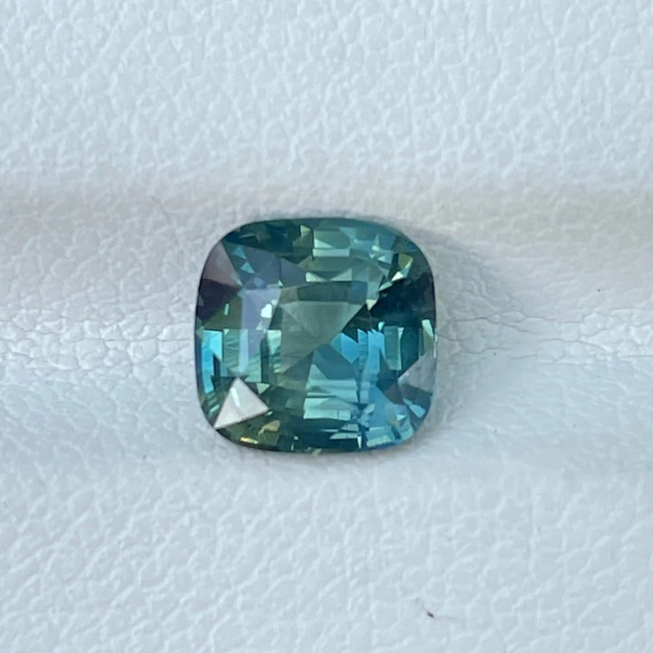 TEAL SAPPHIRE 1.72 CT 1.72 CT / Blue l Green / Natural Corundum Sapphire GEMSTONES