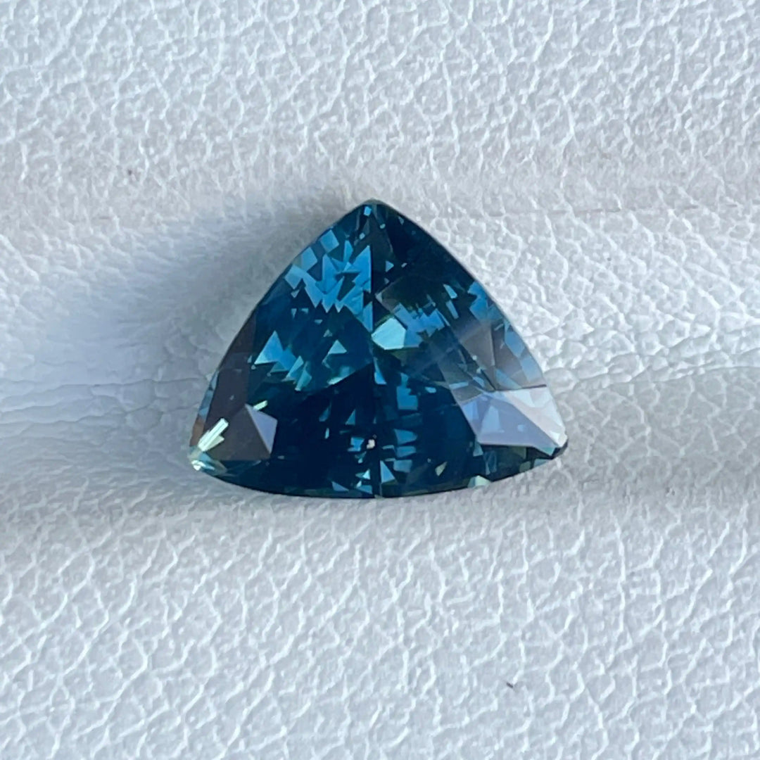 TEAL SAPPHIRE 2.08 CT 2.08 CT / Blue l Green / Natural Corundum Sapphire GEMSTONES